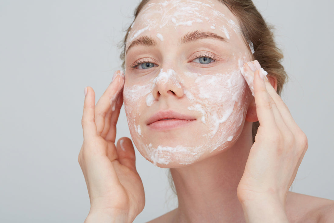Chemisches Peeling vs. AHA Peeling – sanfter Glow im Herbst