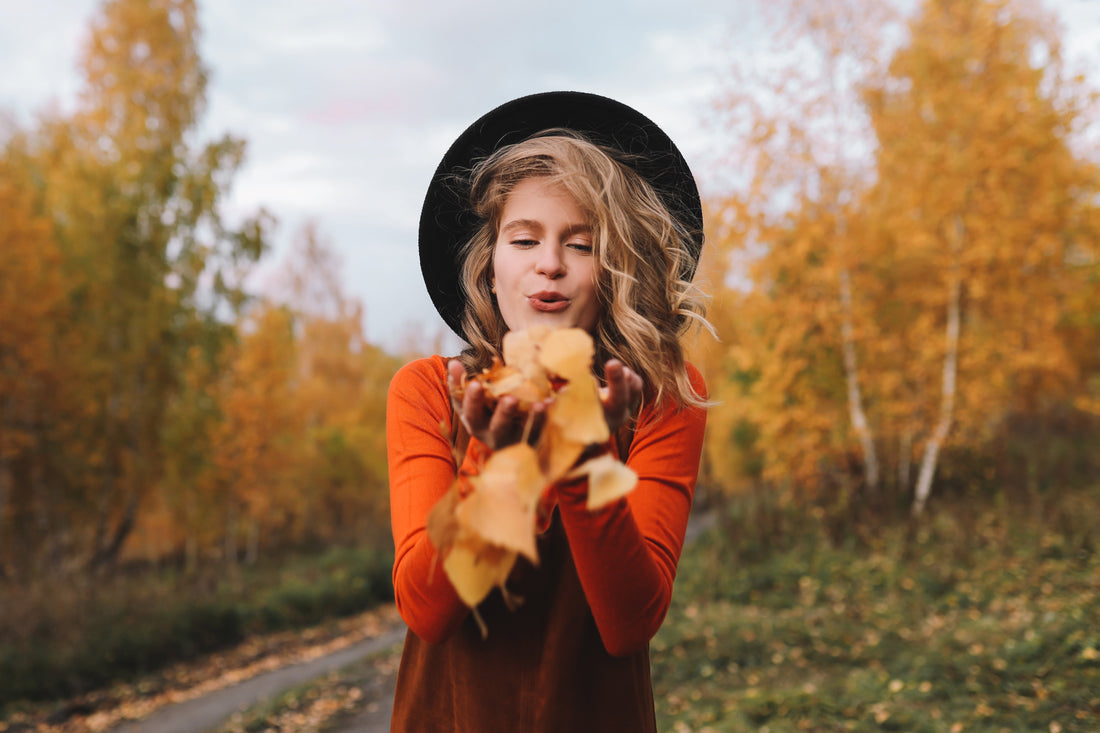 Von Sommer zu Herbst – so passt du deine Hautpflege an
