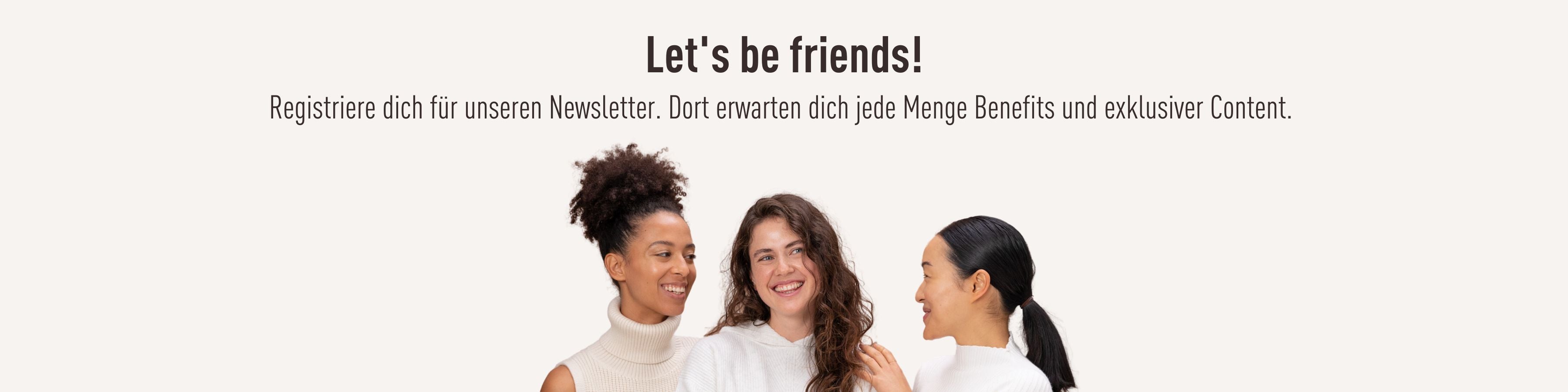 Drei fröhliche Frauen mit dem Schriftzug Let's be friends